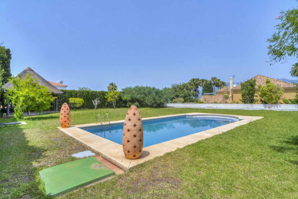 Detached Villa El Rosario Málaga - image 2