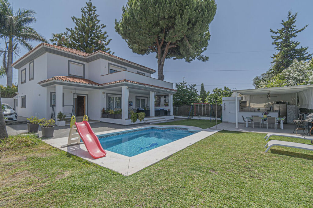 Detached Villa San Pedro de Alcántara Málaga - image 2