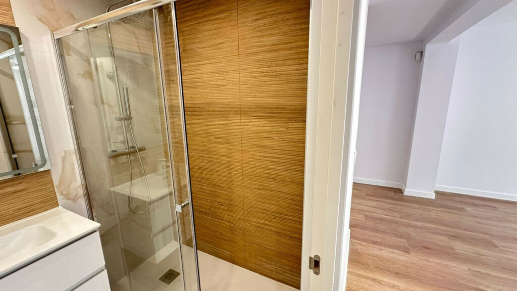 Middle Floor Apartment Benidorm Alicante - image 8