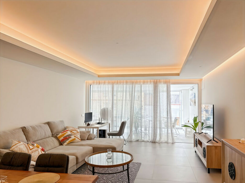 Middle Floor Apartment Estepona Málaga - image 2
