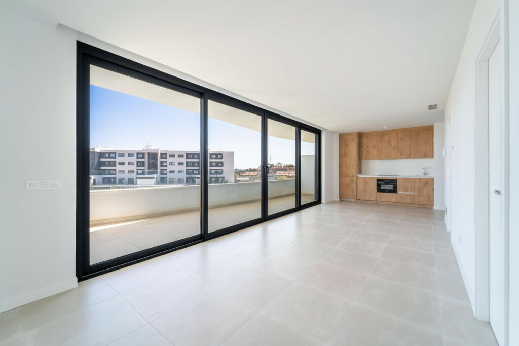Middle Floor Apartment Fuengirola Málaga - image 2