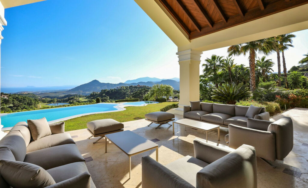 Detached Villa Benahavís Málaga - image 2