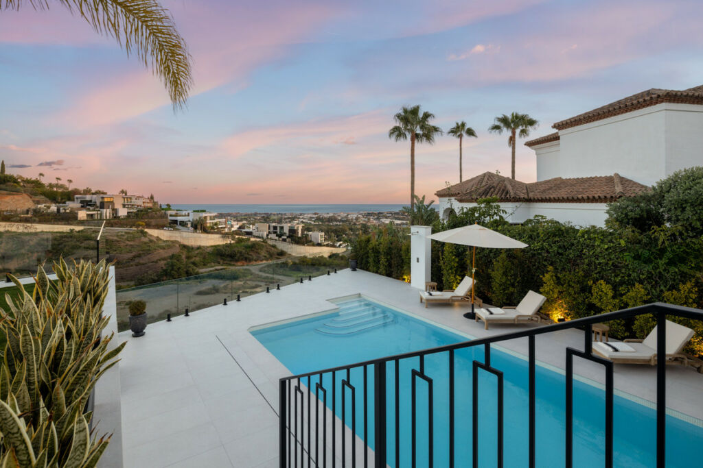 Detached Villa La Quinta Málaga - image 2