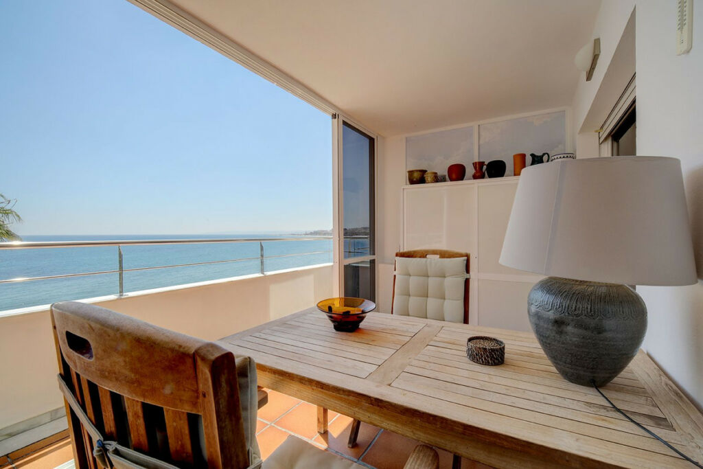 Middle Floor Apartment Estepona Málaga - image 2