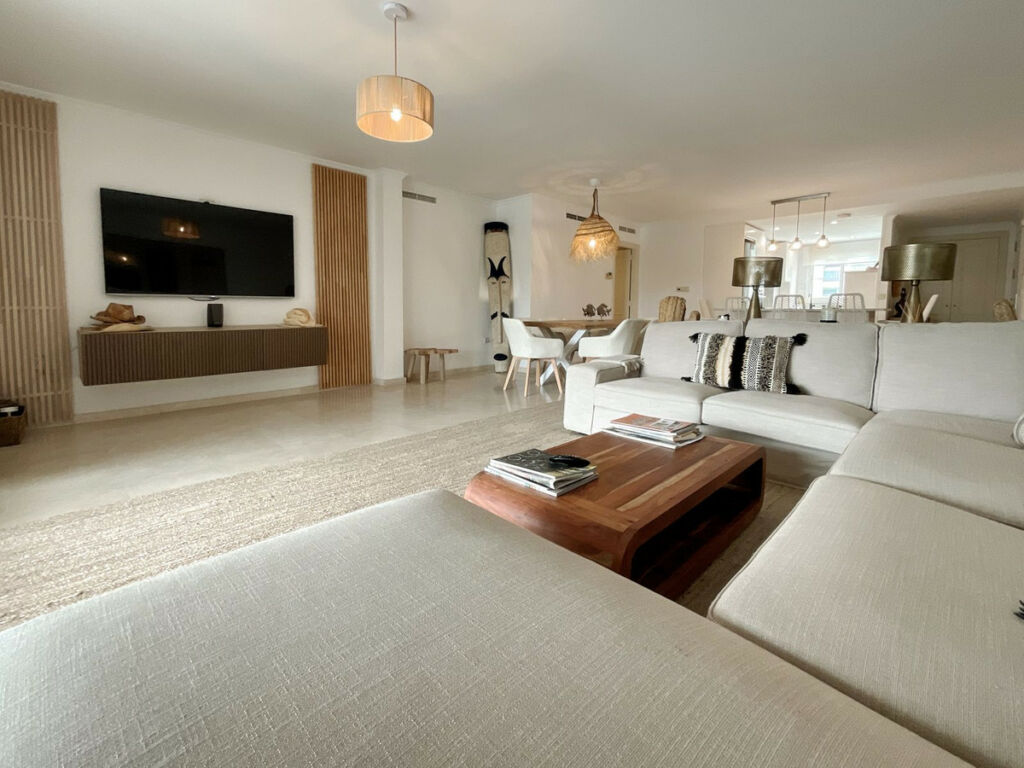 Middle Floor Apartment Sotogrande Marina Cádiz - image 2