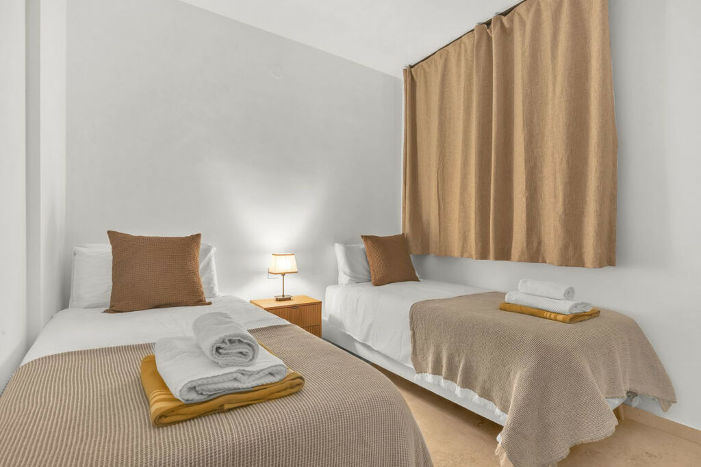 Middle Floor Apartment Estepona Málaga - image 2