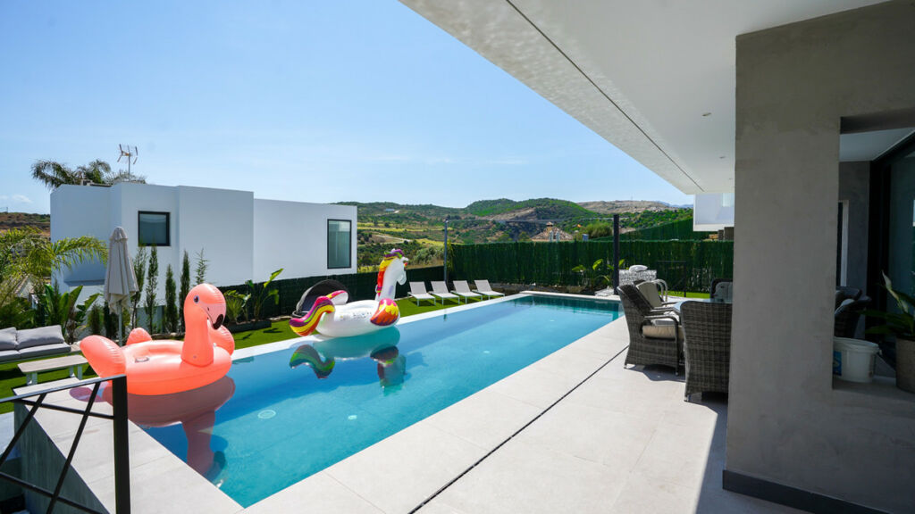 Detached Villa Estepona Málaga - image 2