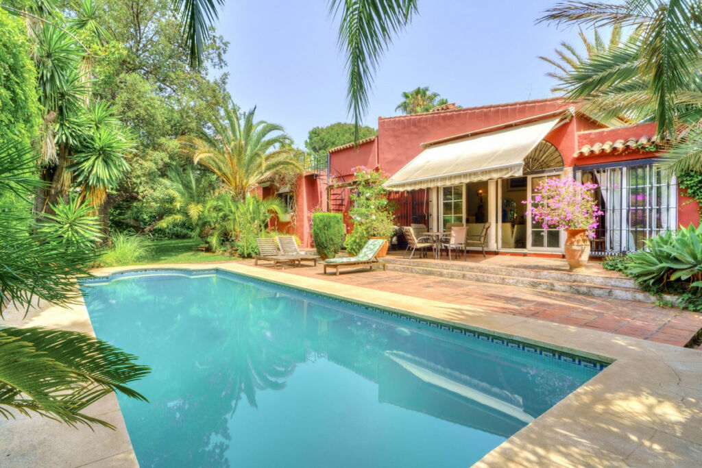 Detached Villa El Rosario Málaga - image 2