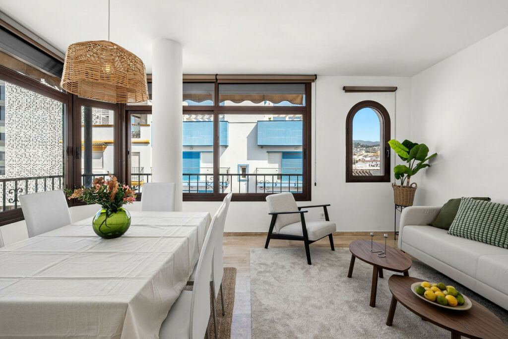 Top Floor Apartment Estepona Málaga - image 2