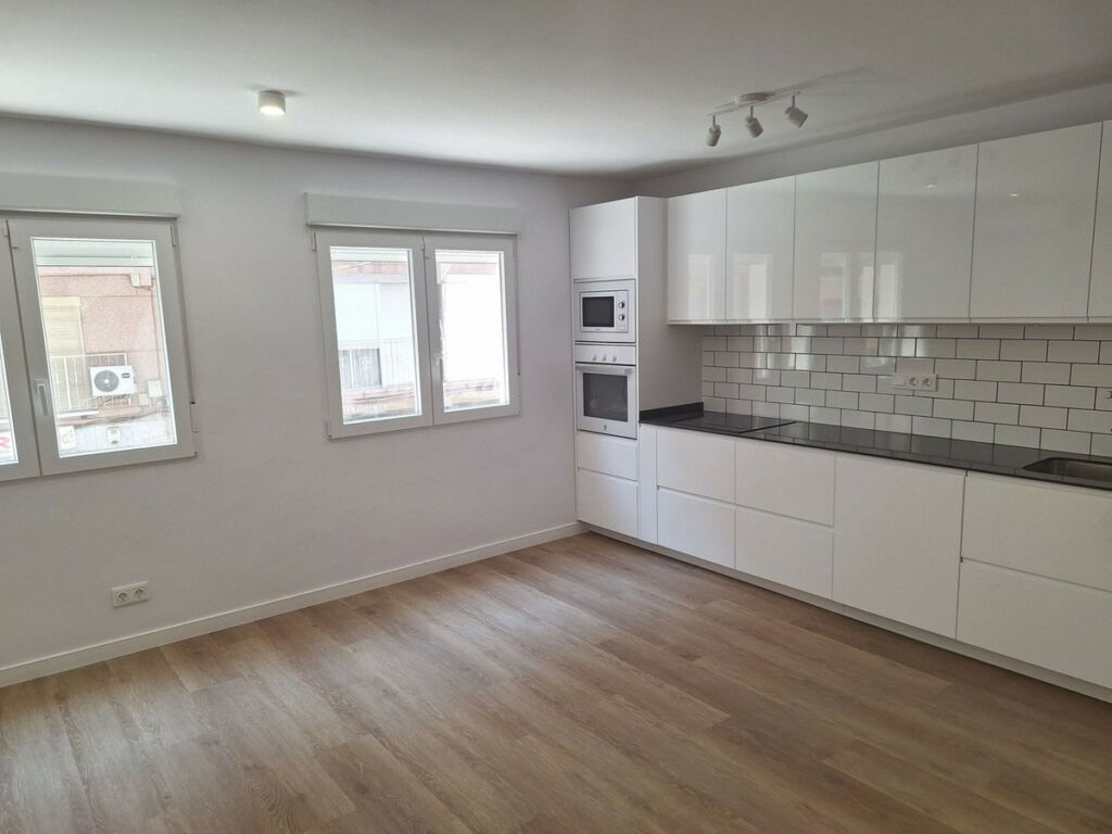 Middle Floor Apartment Benidorm Alicante - image 2