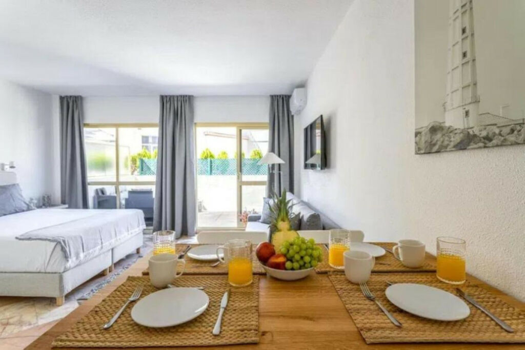 Middle Floor Studio Elviria Málaga - image 2