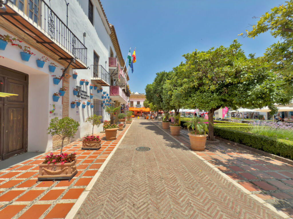 Middle Floor Apartment Marbella Málaga - image 2
