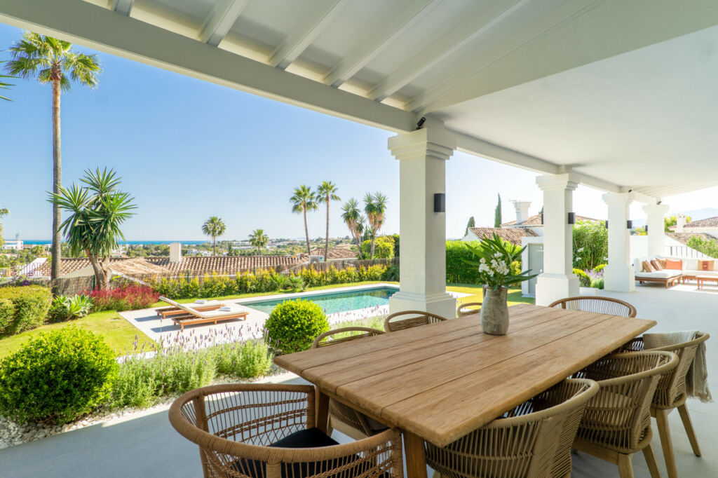 Detached Villa Nueva Andalucía Málaga - image 2
