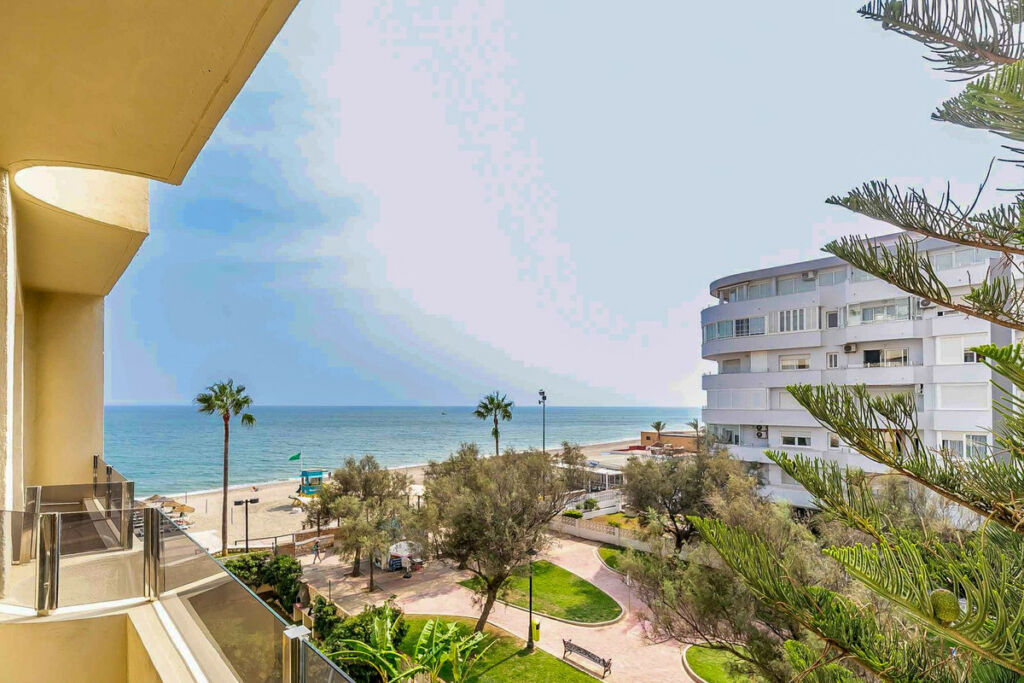 Middle Floor Apartment Fuengirola Málaga - image 2