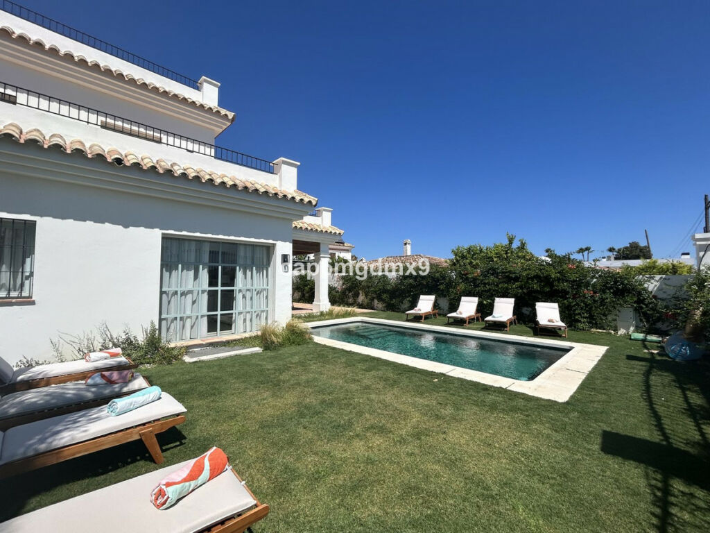 Detached Villa San Pedro de Alcántara Málaga - image 2