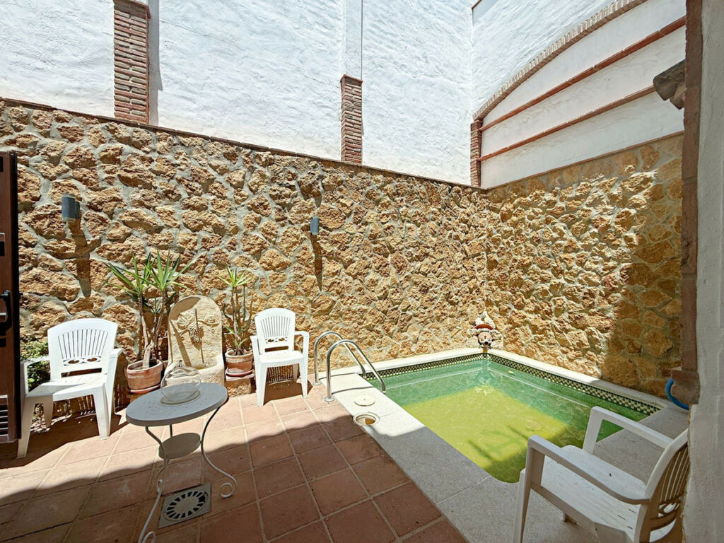 Townhouse Guadiaro Cádiz - image 2