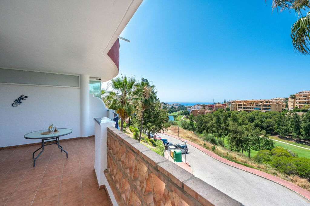 Middle Floor Apartment Riviera del Sol Málaga - image 2