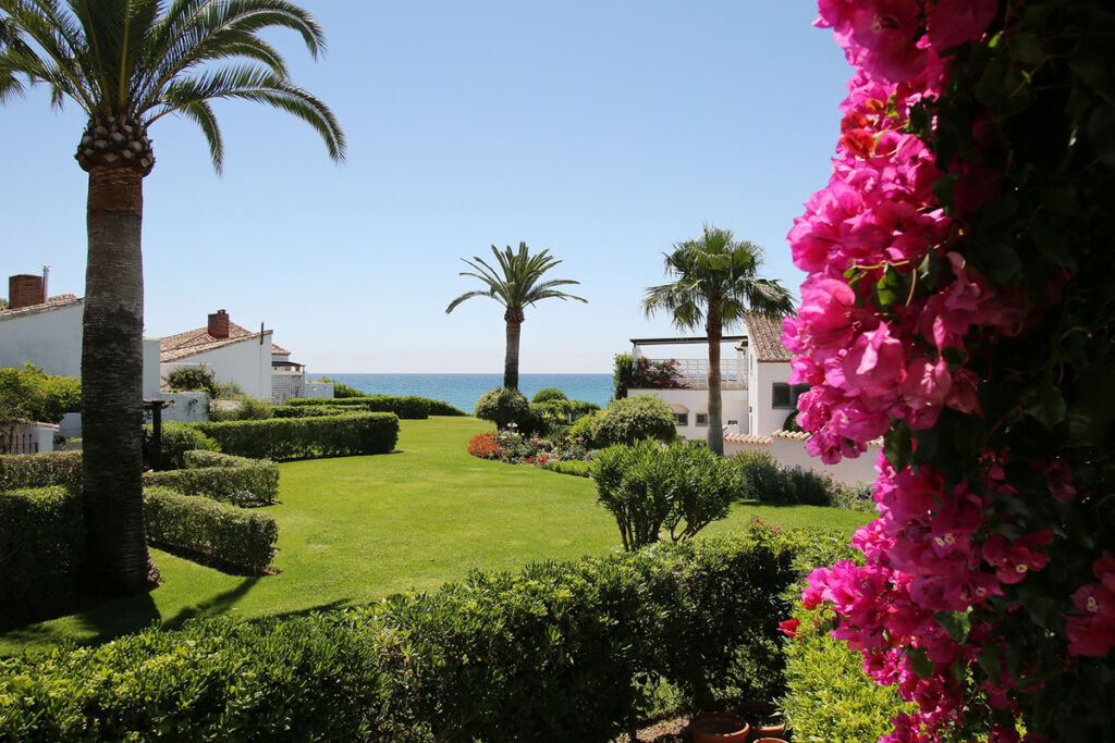 Townhouse Estepona Málaga - image 2