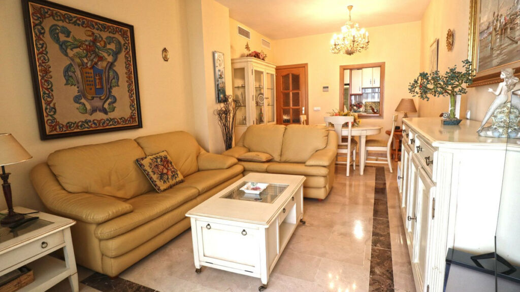 Middle Floor Apartment Marbella Málaga - image 2