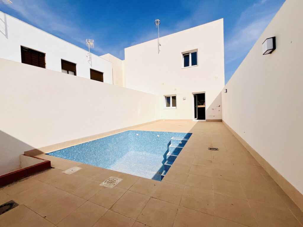 Townhouse Pilar de la Horadada Alicante - image 2
