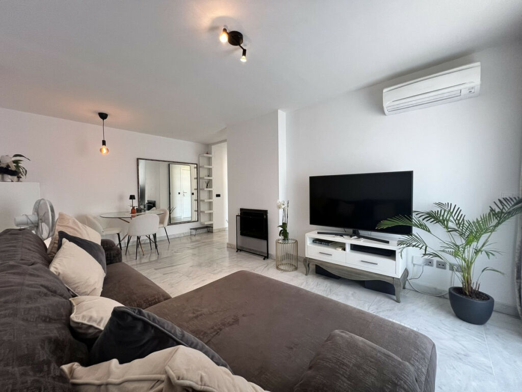 Middle Floor Apartment Benahavís Málaga - image 2