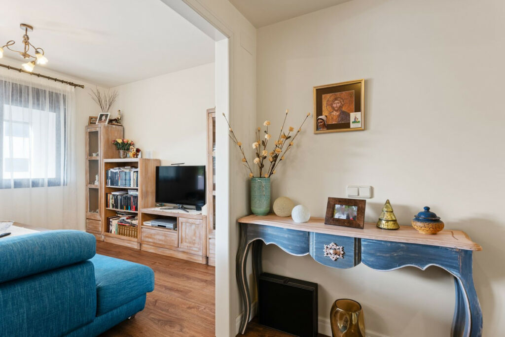 Middle Floor Apartment Estepona Málaga - image 4