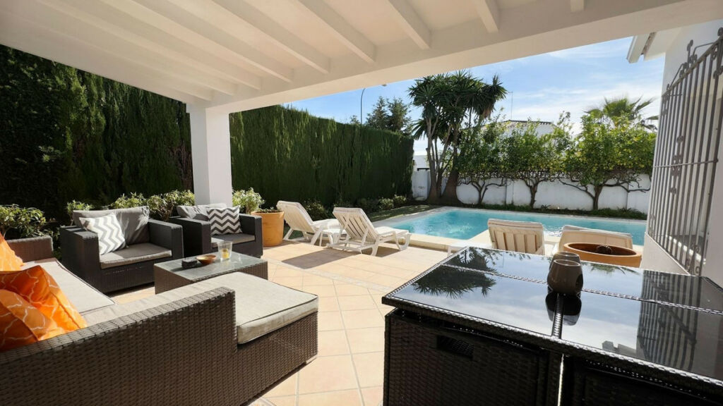 Detached Villa San Pedro de Alcántara Málaga - image 2