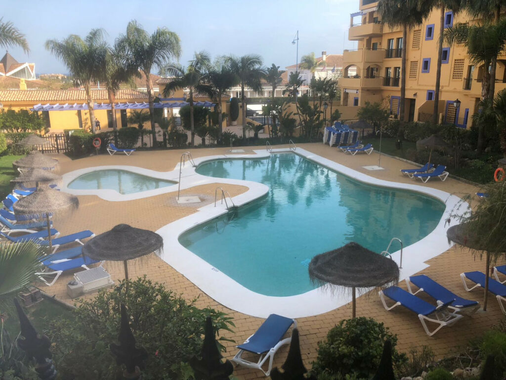 Middle Floor Apartment San Pedro de Alcántara Málaga - image 2