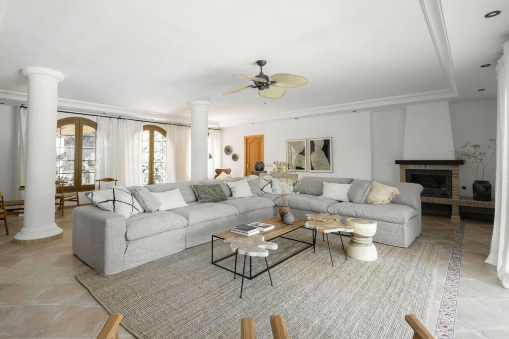 Detached Villa Estepona Málaga - image 2