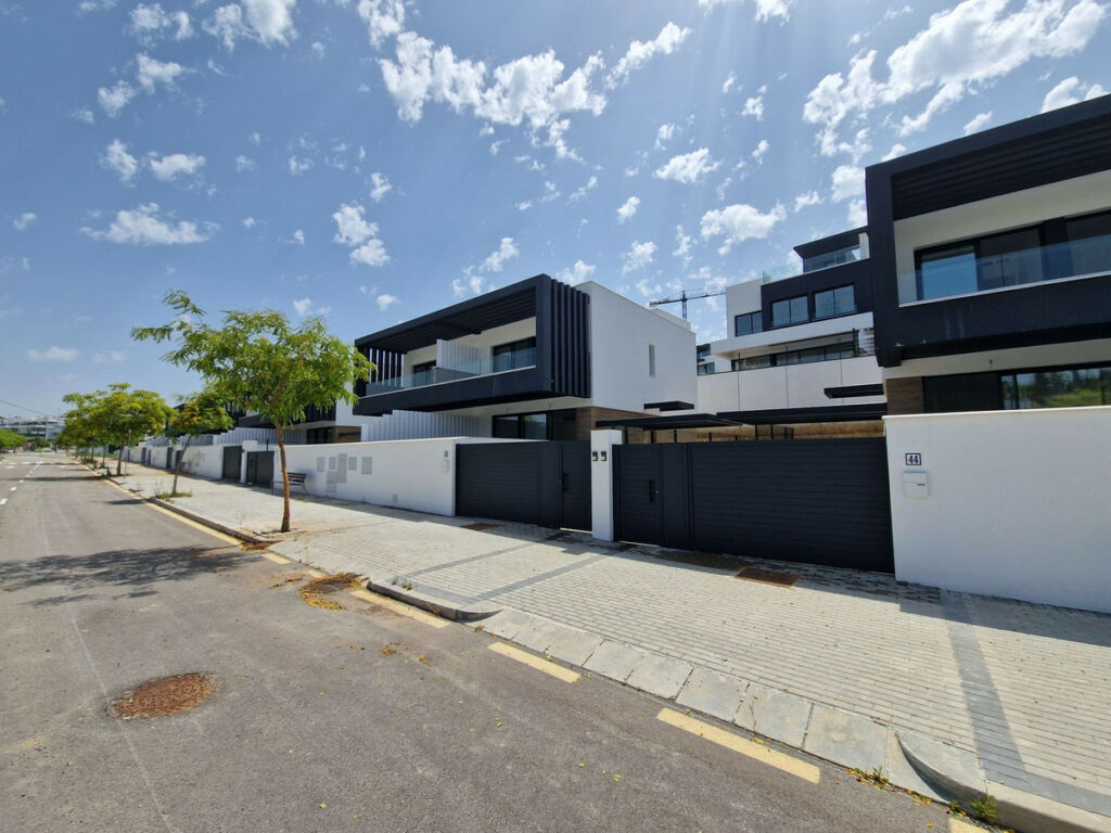Semi-Detached House Atalaya Málaga - image 2