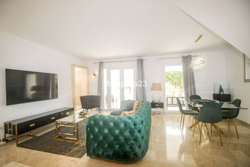 Semi-Detached House La Duquesa Málaga - image 2