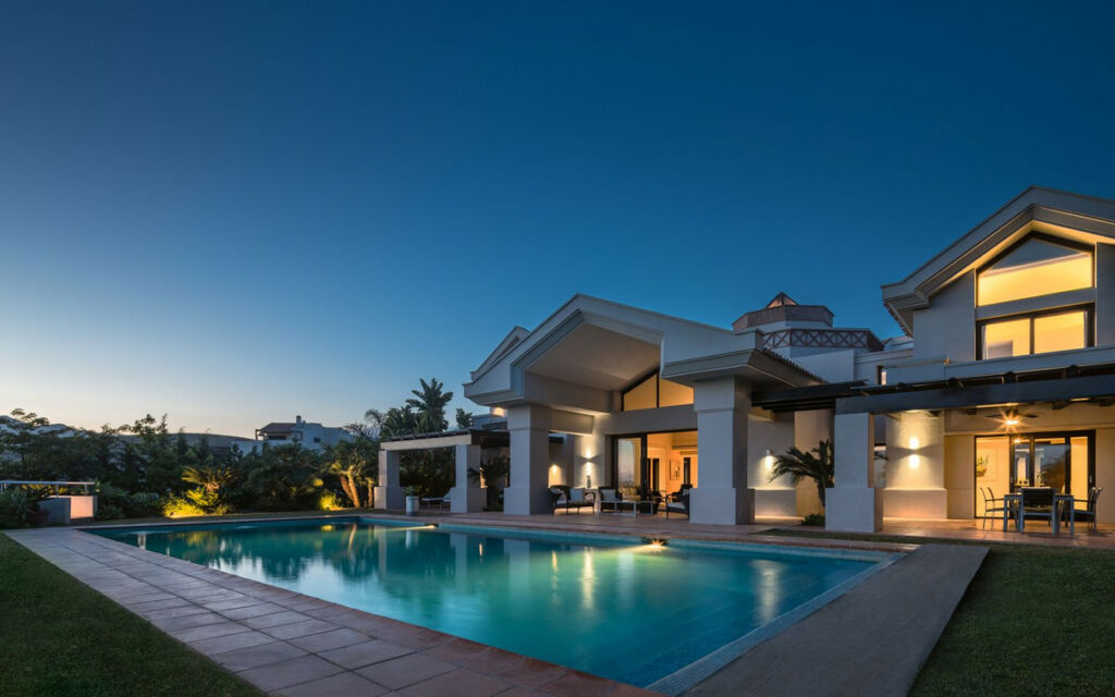 Detached Villa Los Flamingos Málaga - image 2