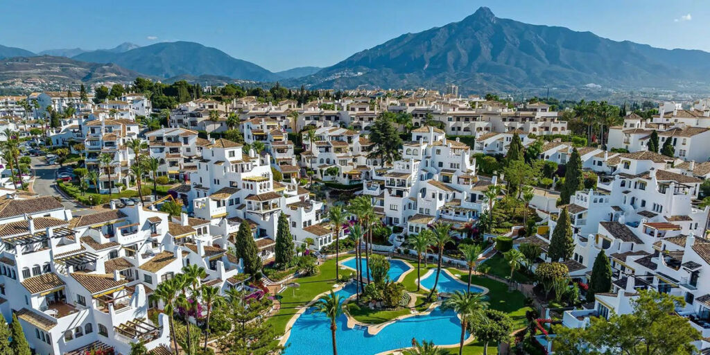 Middle Floor Apartment Marbella Málaga - image 2