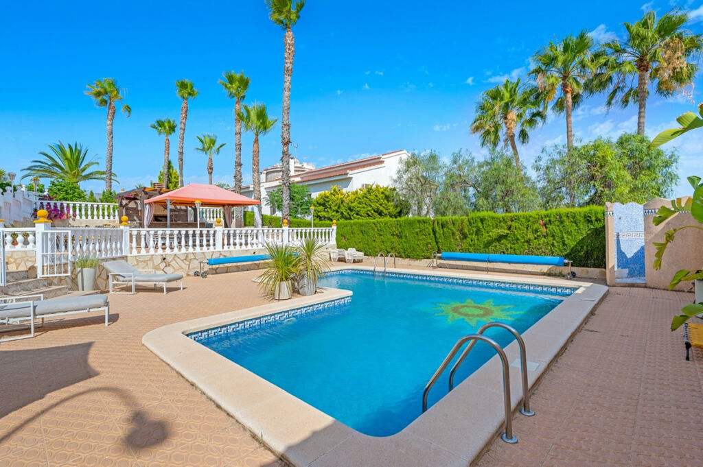 Detached Villa Ciudad Quesada Alicante - image 2