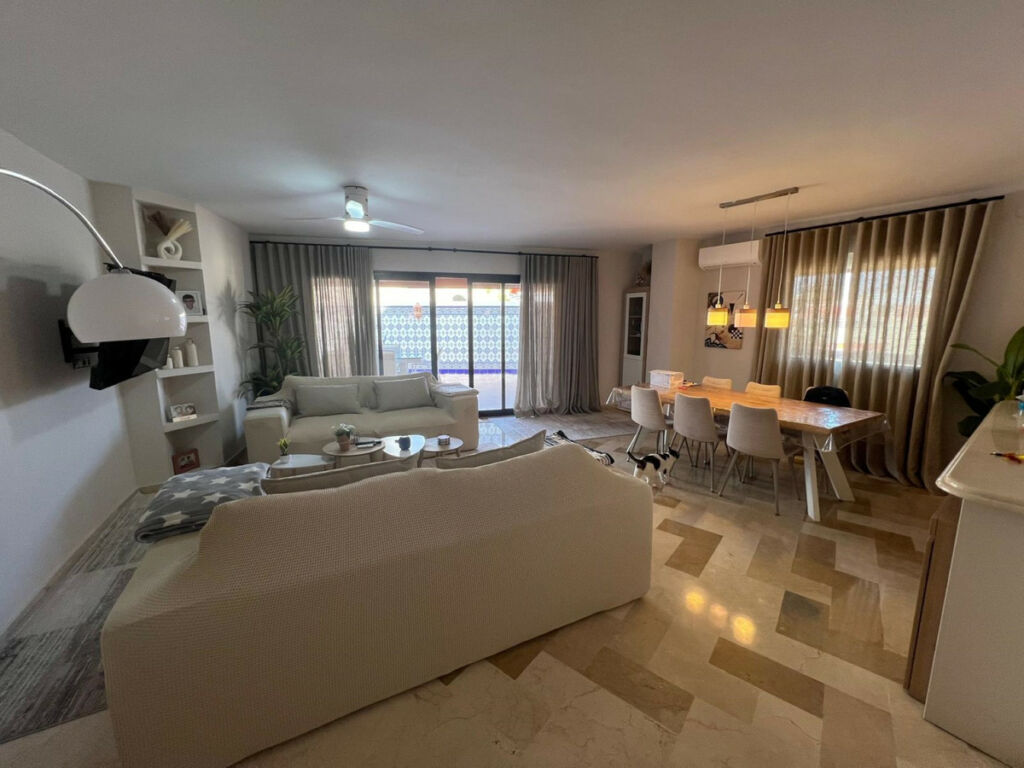 Middle Floor Apartment Marbella Málaga - image 2