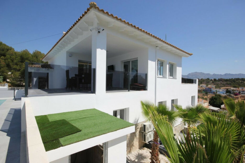 Detached Villa La Nucia Alicante - image 2