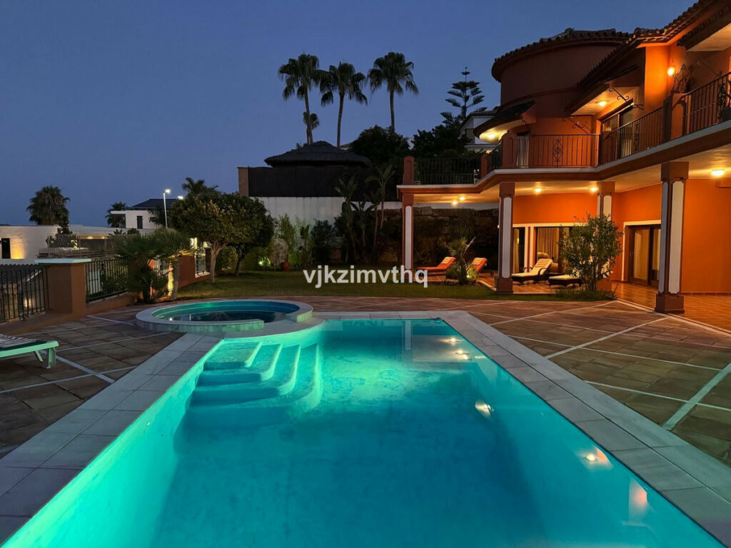 Detached Villa Benahavís Málaga - image 6