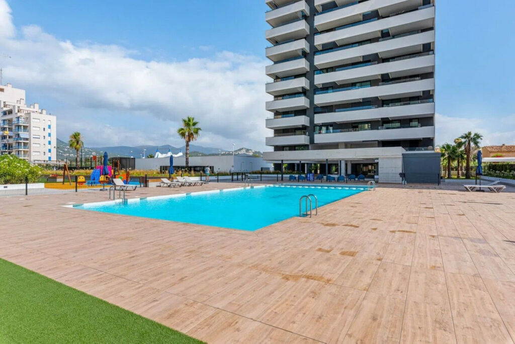 Middle Floor Apartment Calpe Alicante - image 2