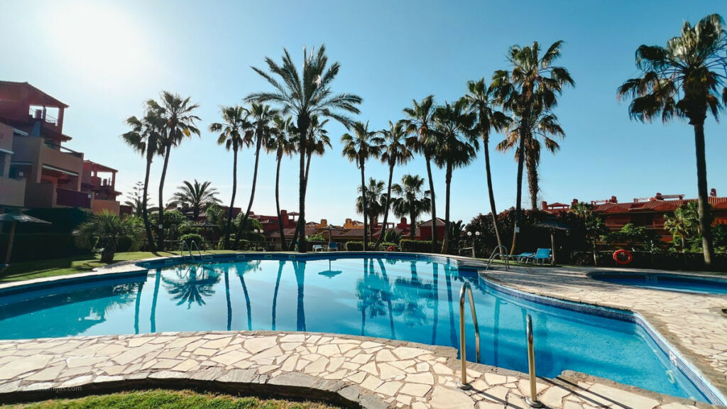 Middle Floor Apartment Reserva de Marbella Málaga - image 2