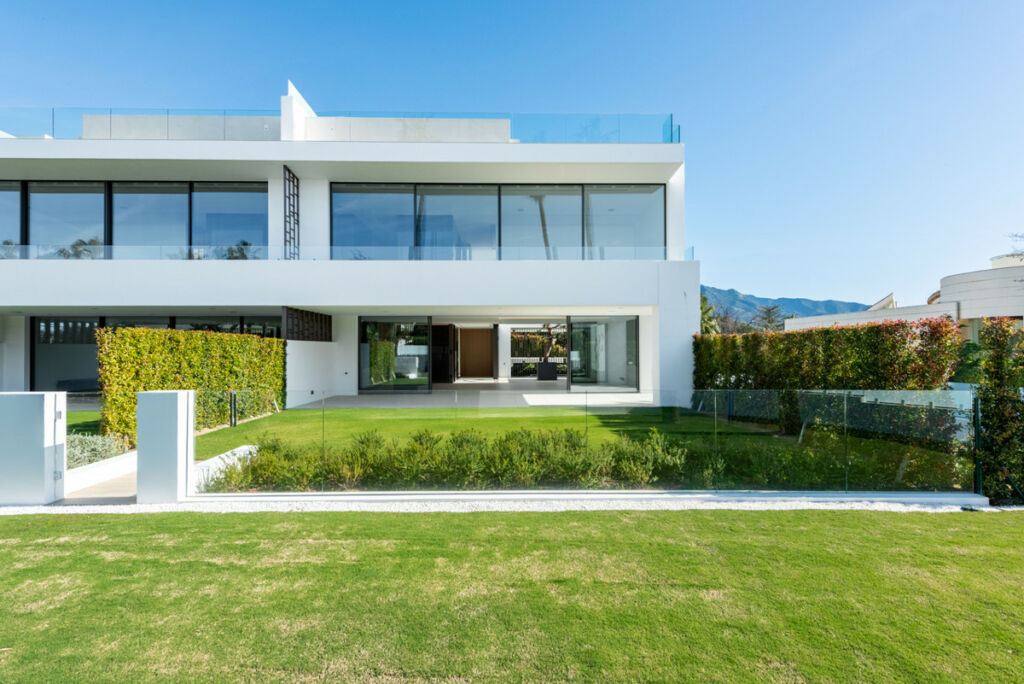 Semi-Detached House Nueva Andalucía Málaga - image 5
