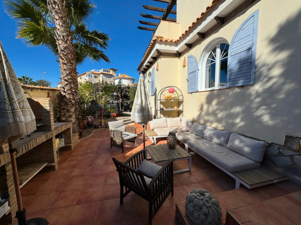 Detached Villa La Zenia Alicante - image 2