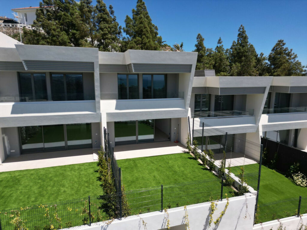 Semi-Detached House El Chaparral Málaga - image 2