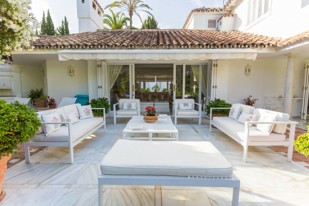 Detached Villa The Golden Mile Málaga - image 2