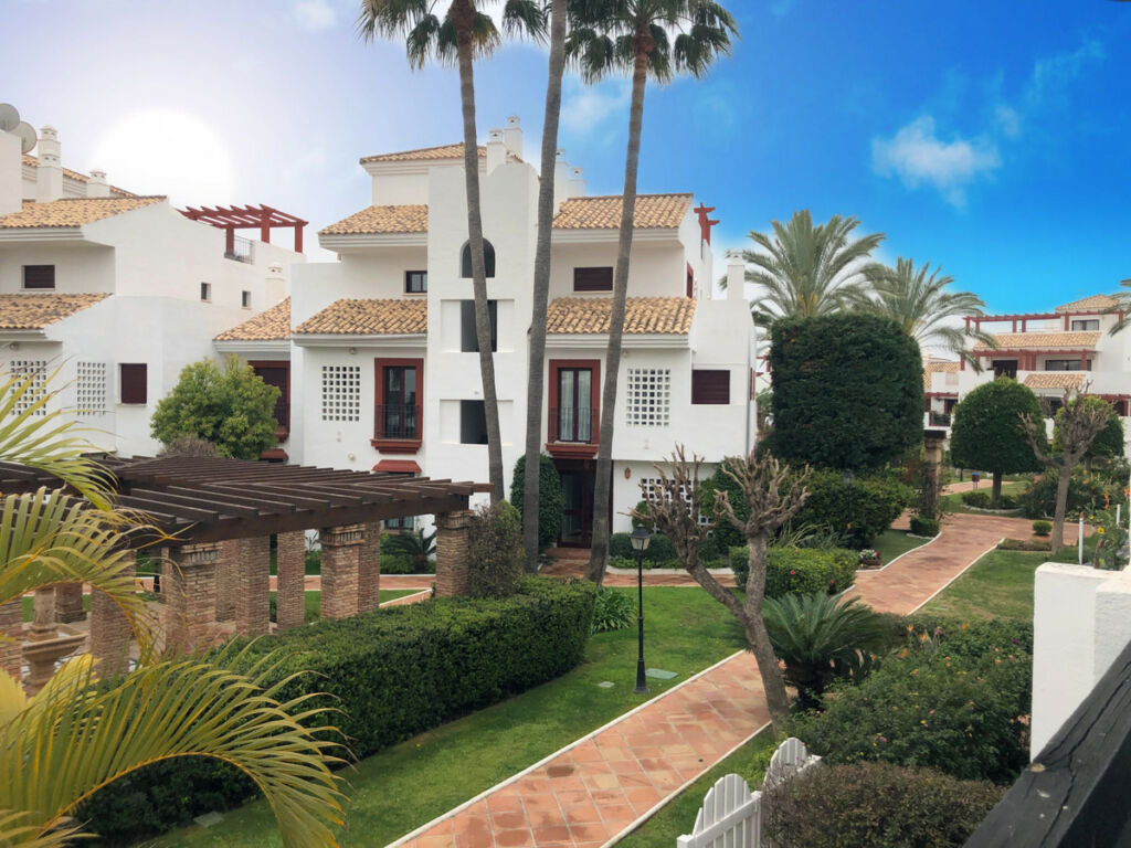 Middle Floor Apartment San Pedro de Alcántara Málaga - image 2