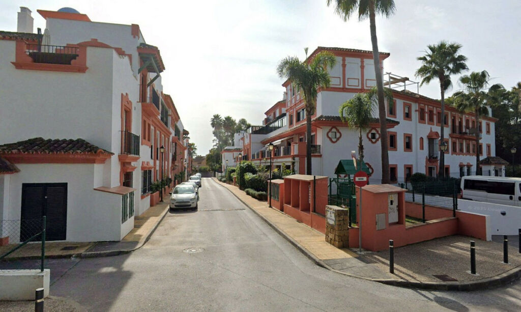 Ground Floor Apartment Atalaya Málaga - image 2