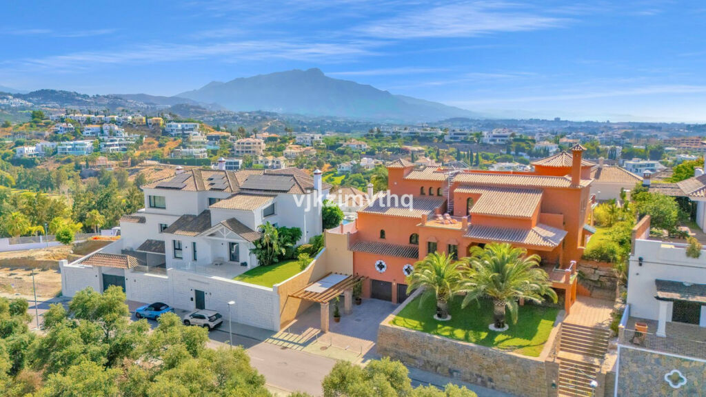 Detached Villa Benahavís Málaga - image 4