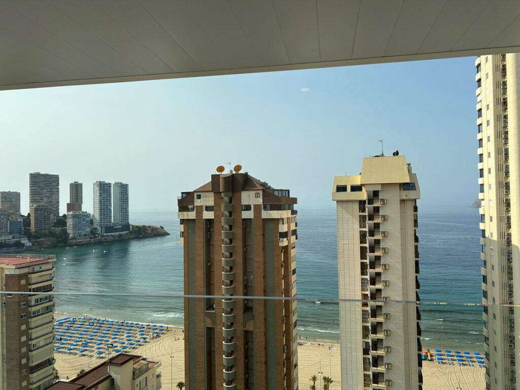 Middle Floor Apartment Benidorm Alicante - image 2