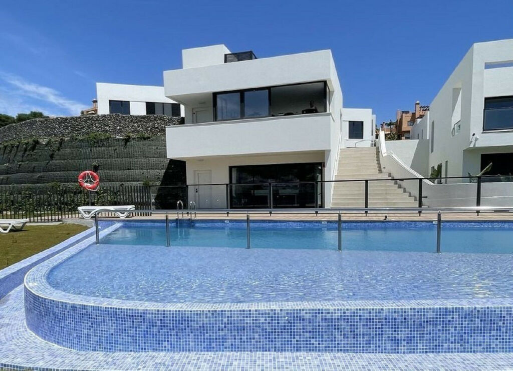 Semi-Detached House Riviera del Sol Málaga - image 2