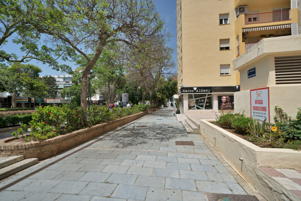 Middle Floor Apartment Marbella Málaga - image 2