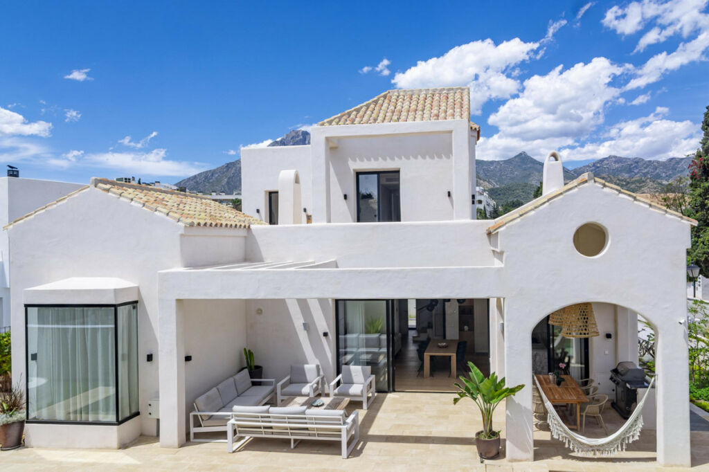 Detached Villa Marbella Málaga - image 2
